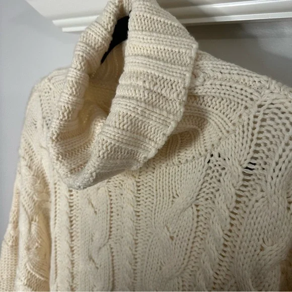 NWOT Love Tree Cableknit Turtleneck Size L - Picture 5 of 5